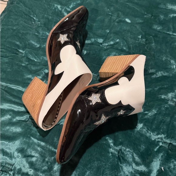 Betsey Johnson Black and White Star Mules - Picture 2 of 3